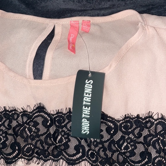Large Blush pink chiffon dress with black accents - Picture 2 of 5